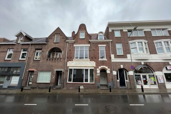 Nieuwstraat 50, 50a, 50b, 50c en 52 te Hoensbroek